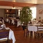 Les Glycines Bed & Breakfast