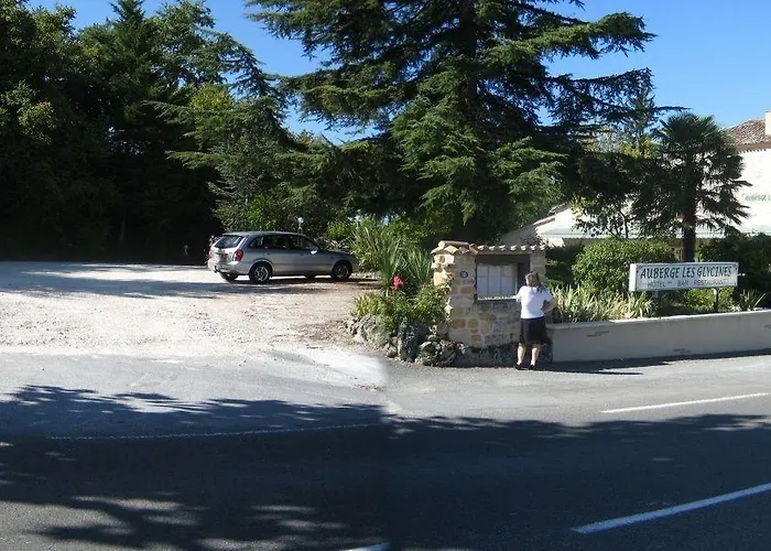 Oda ve Kahvaltı Les Glycines