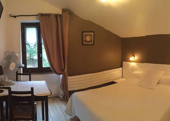 Oda ve Kahvaltı Les Glycines