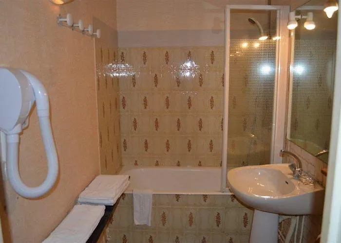 Oda ve Kahvaltı Les Glycines 3*